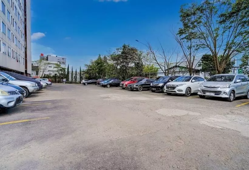 هتل Collection O 92643 Emerald Apartement By Tahha Hospitality