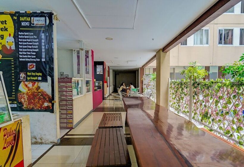 هتل Collection O 92643 Emerald Apartement By Tahha Hospitality