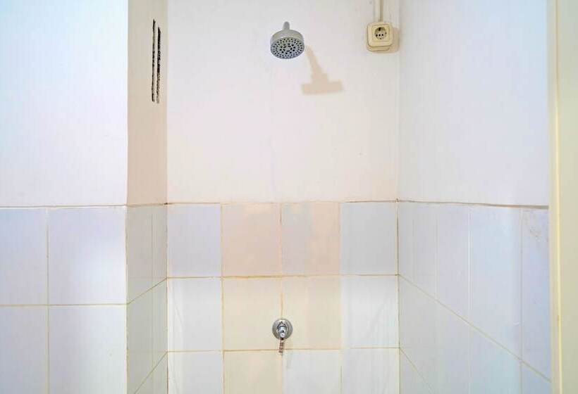 هتل Collection O 92643 Emerald Apartement By Tahha Hospitality