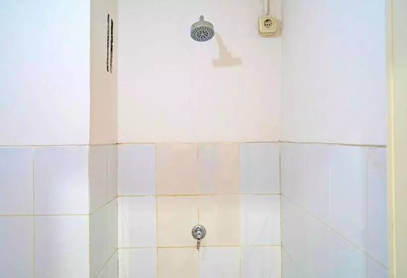 هتل Collection O 92643 Emerald Apartement By Tahha Hospitality