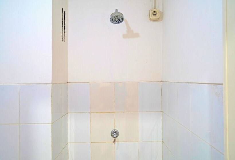 هتل Collection O 92643 Emerald Apartement By Tahha Hospitality