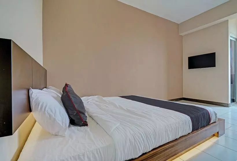 هتل Collection O 92643 Emerald Apartement By Tahha Hospitality