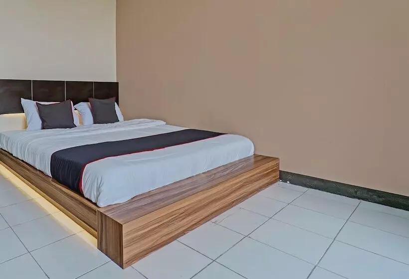 هتل Collection O 92643 Emerald Apartement By Tahha Hospitality