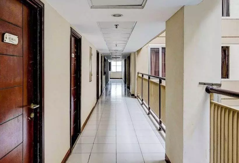 هتل Collection O 92643 Emerald Apartement By Tahha Hospitality