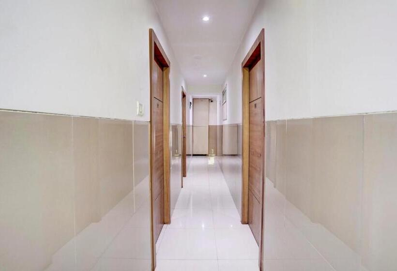 בית מלון כפרי Fabexpress Everest Lodging