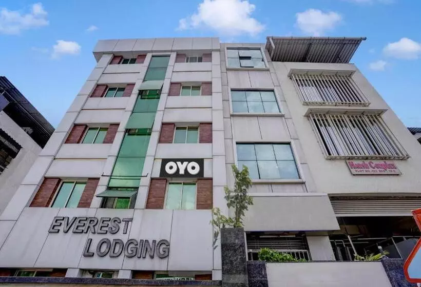 ホテル Fabexpress Everest Lodging