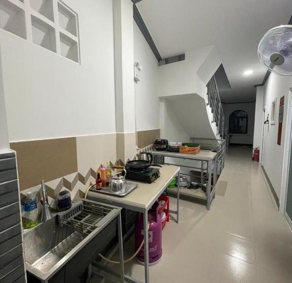 هاستل Nhà Nghỉ Hương Trà