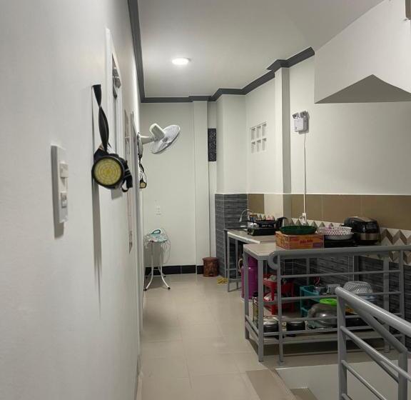 هاستل Nhà Nghỉ Hương Trà