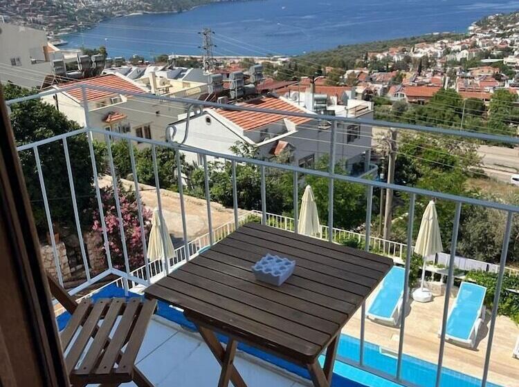 تختخواب و صبحانه Marquis Blue