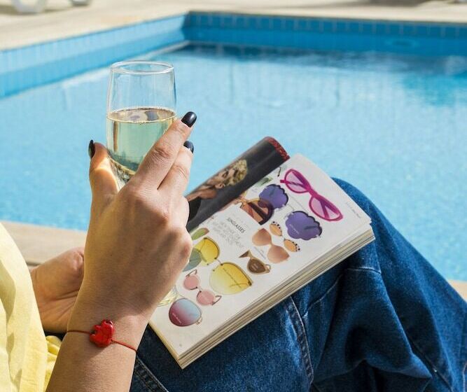 تختخواب و صبحانه Marquis Blue