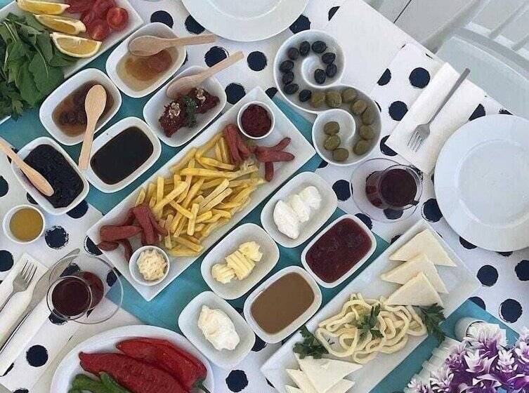 تختخواب و صبحانه Marquis Blue