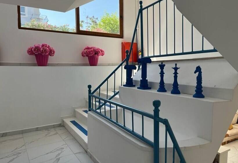 تختخواب و صبحانه Marquis Blue