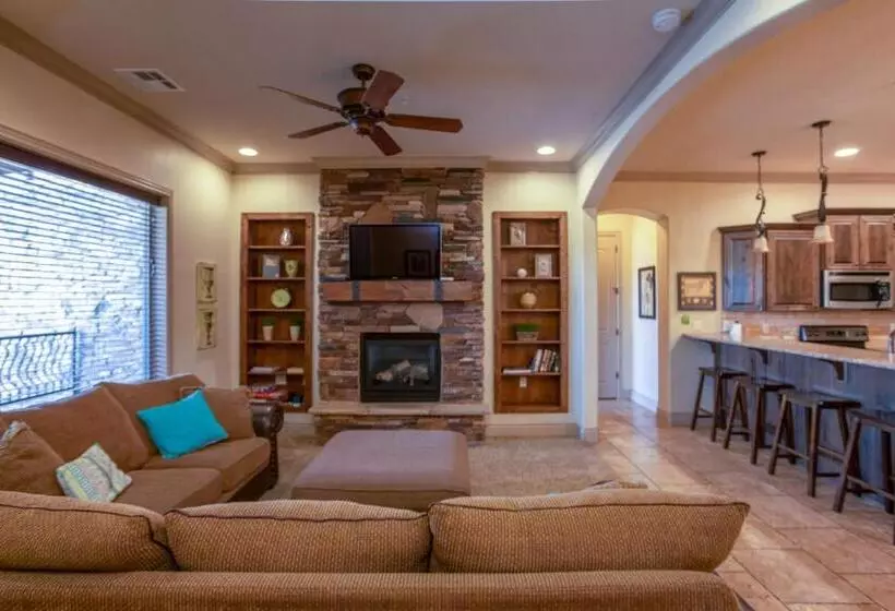 Hotelli D3 Spacious Sunset Suite Second Floor 2 Bedroom