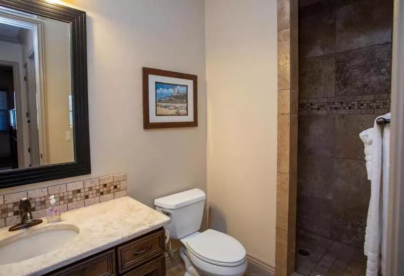 Hotelli D3 Spacious Sunset Suite Second Floor 2 Bedroom