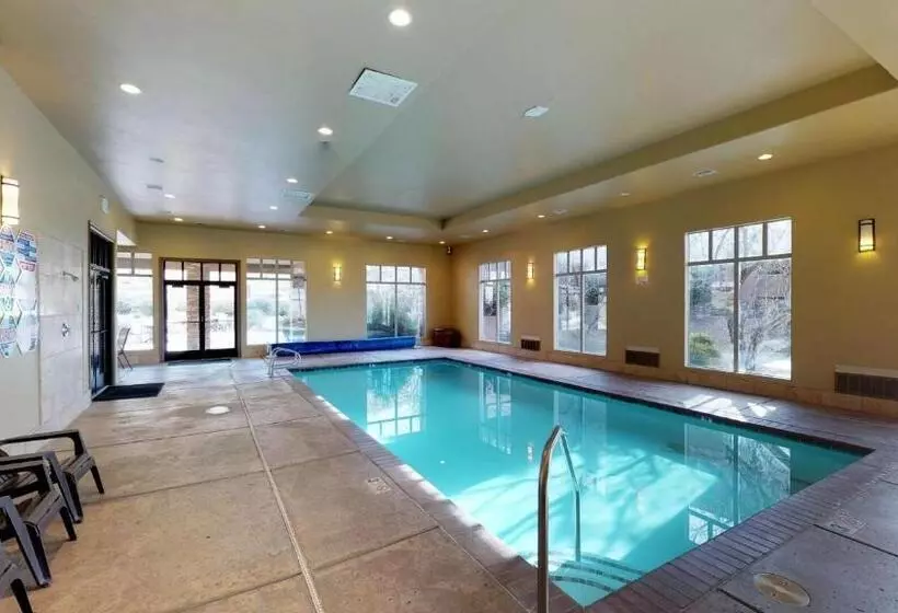 Hotelli D3 Spacious Sunset Suite Second Floor 2 Bedroom