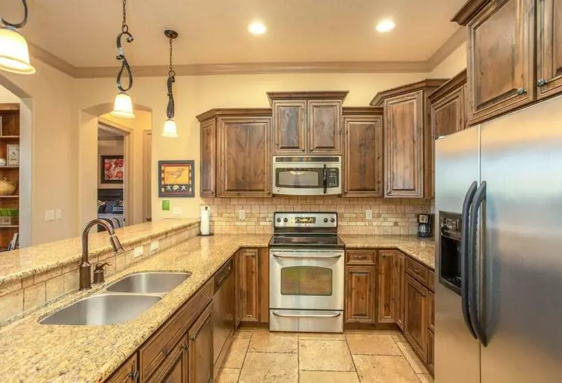 Hotelli D3 Spacious Sunset Suite Second Floor 2 Bedroom