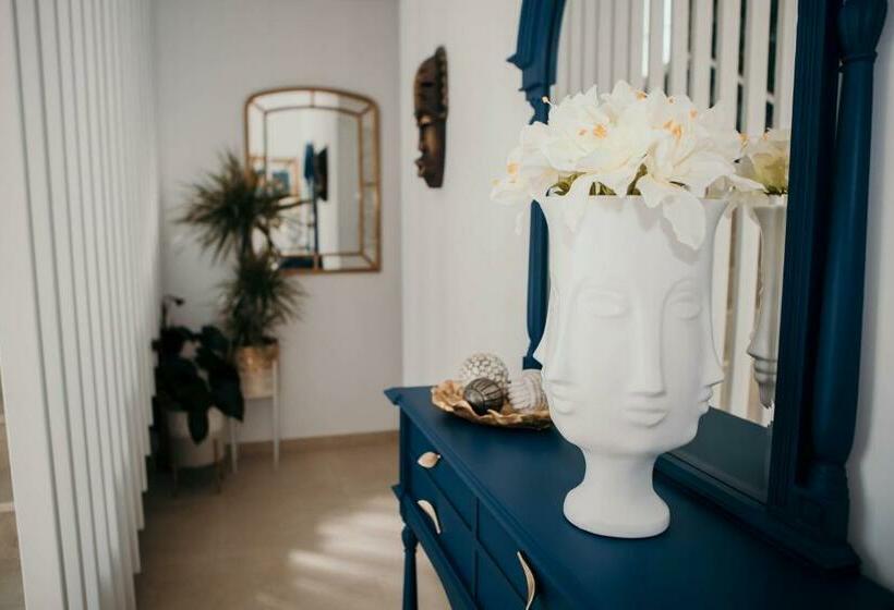 پانسیون Flowers & Faces Guesthouse