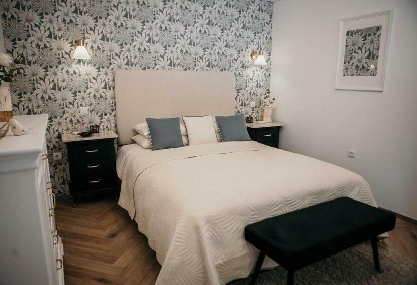 پانسیون Flowers & Faces Guesthouse