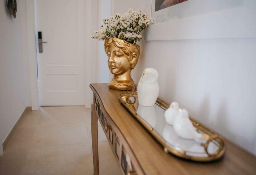 پانسیون Flowers & Faces Guesthouse