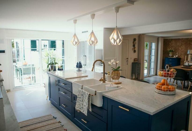 پانسیون Flowers & Faces Guesthouse