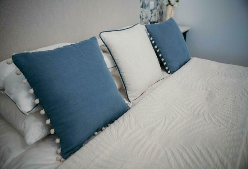 پانسیون Flowers & Faces Guesthouse