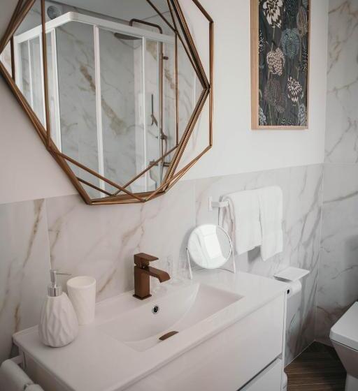 پانسیون Flowers & Faces Guesthouse