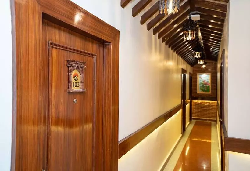 هتل Airport Himalaya Boutique