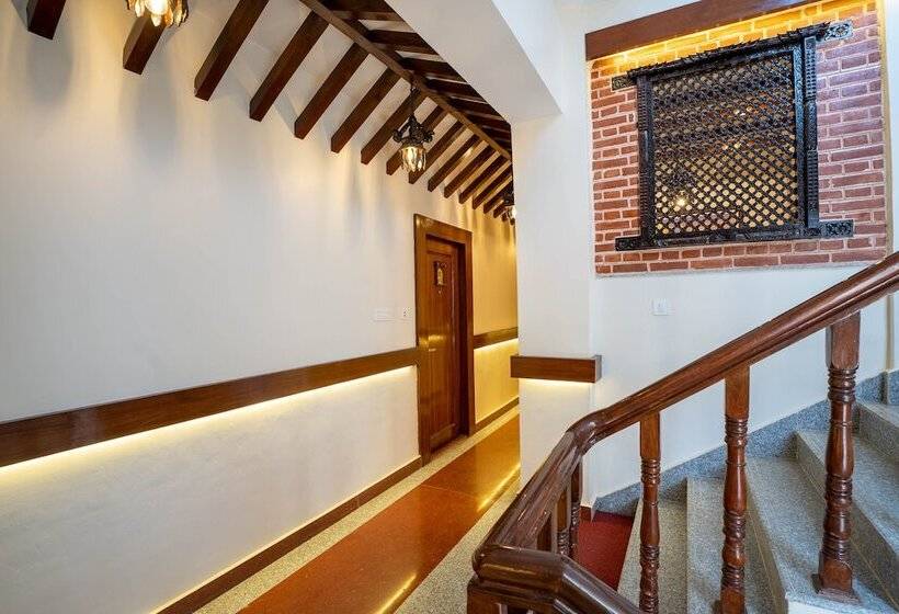 هتل Airport Himalaya Boutique