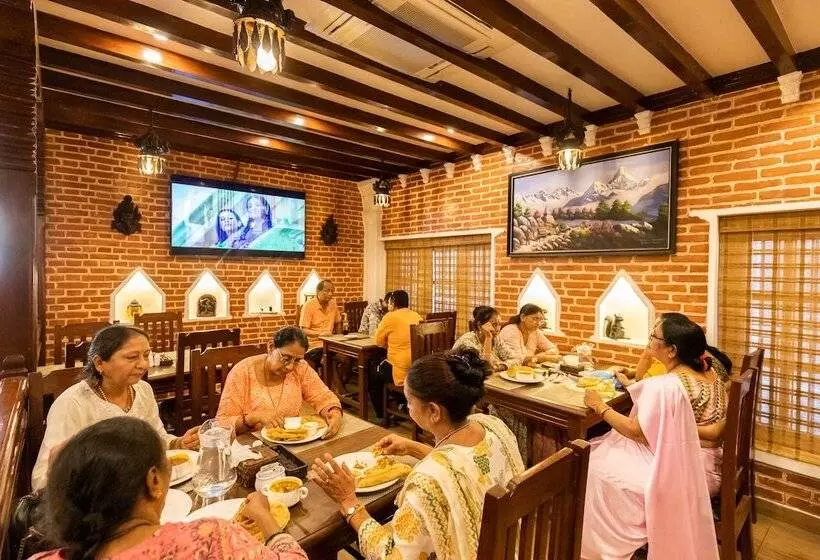 هتل Airport Himalaya Boutique