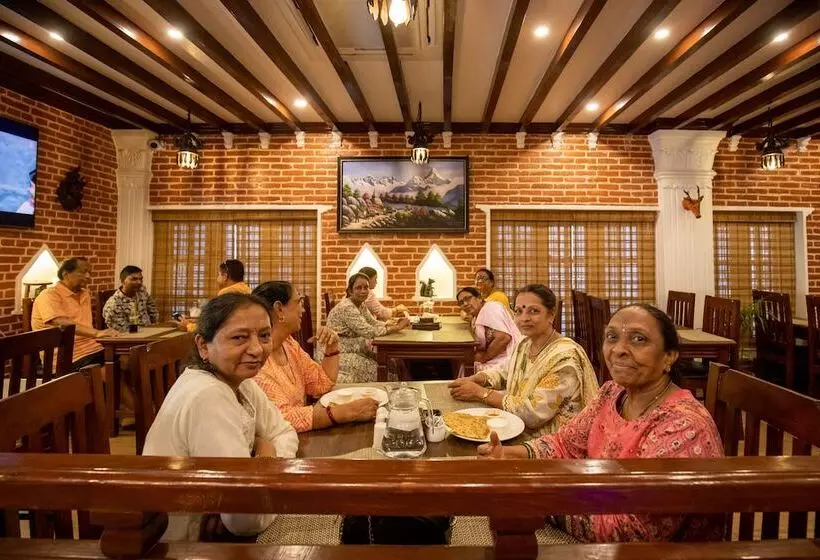 هتل Airport Himalaya Boutique