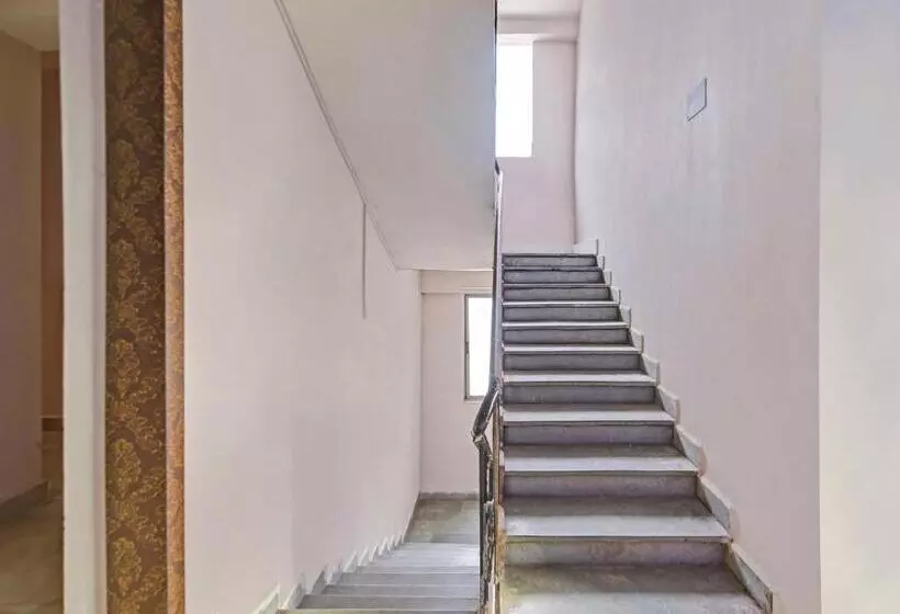 Hotelli Oyo Flagship 81316 Sona Residency
