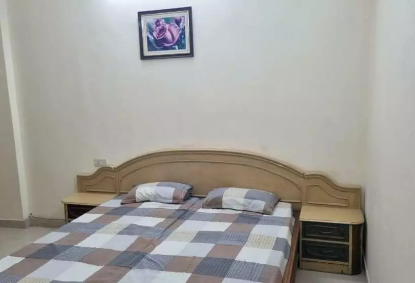 Hotelli The Royal Elite Guest House