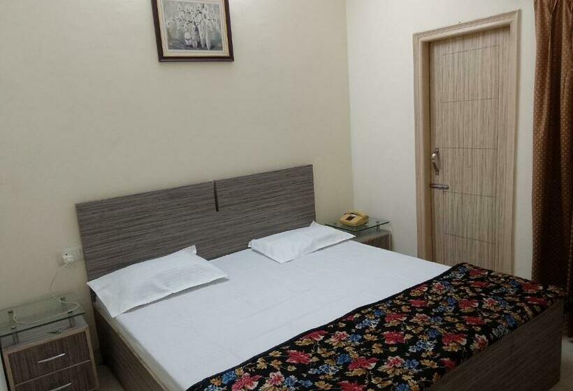 هتل The Royal Elite Guest House