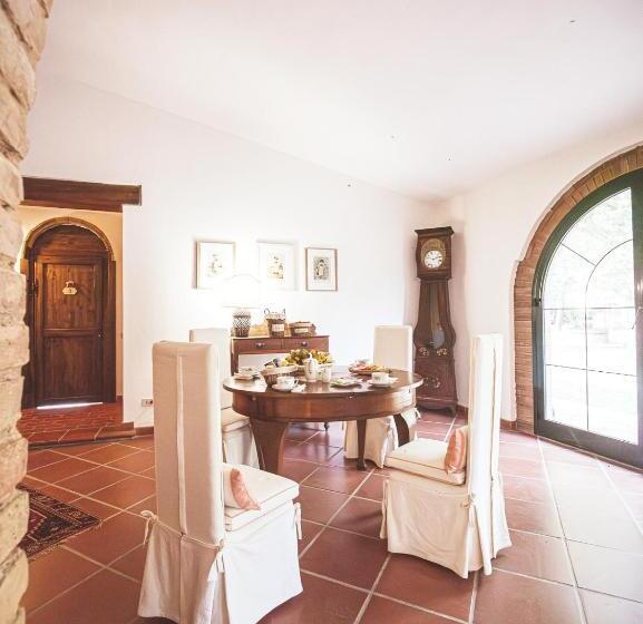 Пансион Relais Casale Il Poggetto Villa Paola