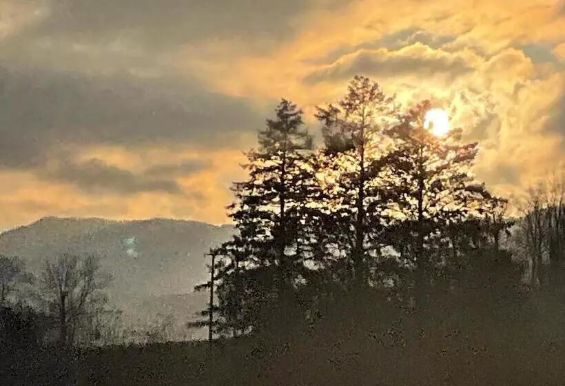 Aamiaismajoitus (B&B) Chalet La Petite Ourse