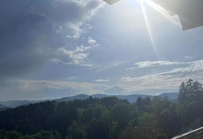 Aamiaismajoitus (B&B) Chalet La Petite Ourse