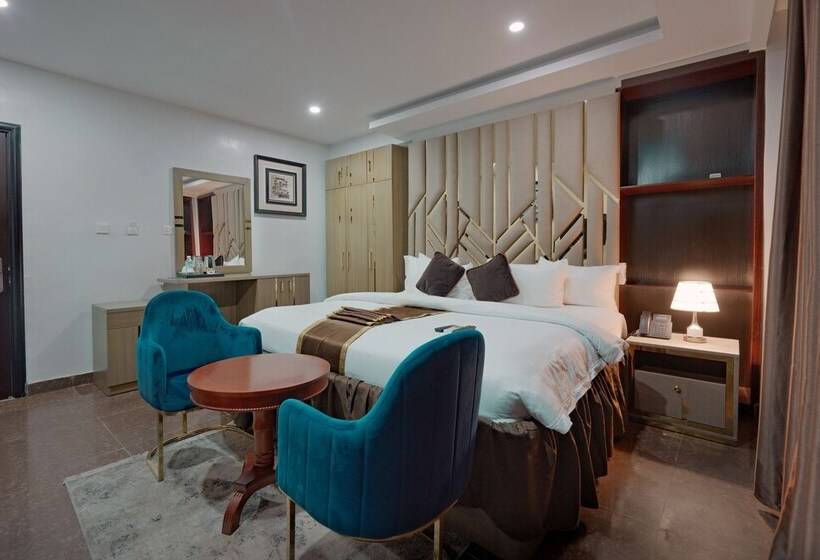 هتل La Regia Airport