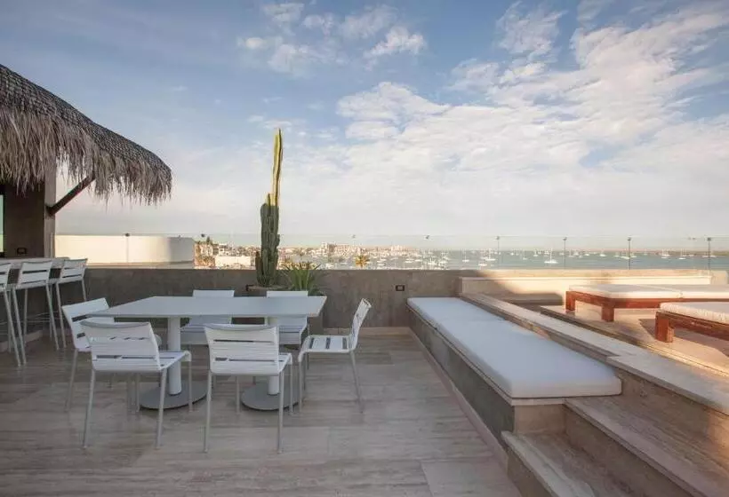 Hotelli Malecón 1680