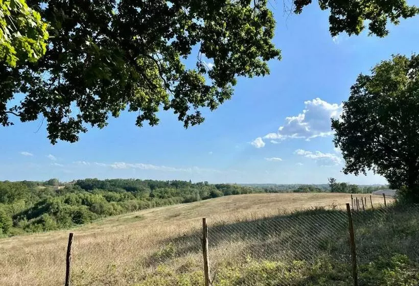 ベッドアンドブレックファースト Domaine Bourgade