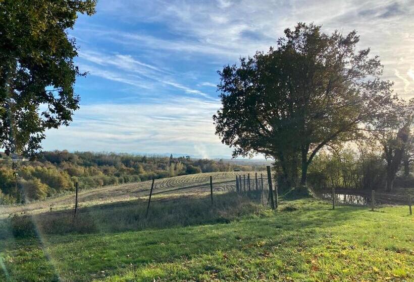 ベッドアンドブレックファースト Domaine Bourgade