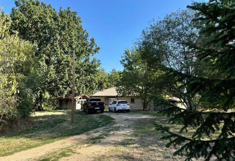 ベッドアンドブレックファースト Domaine Bourgade