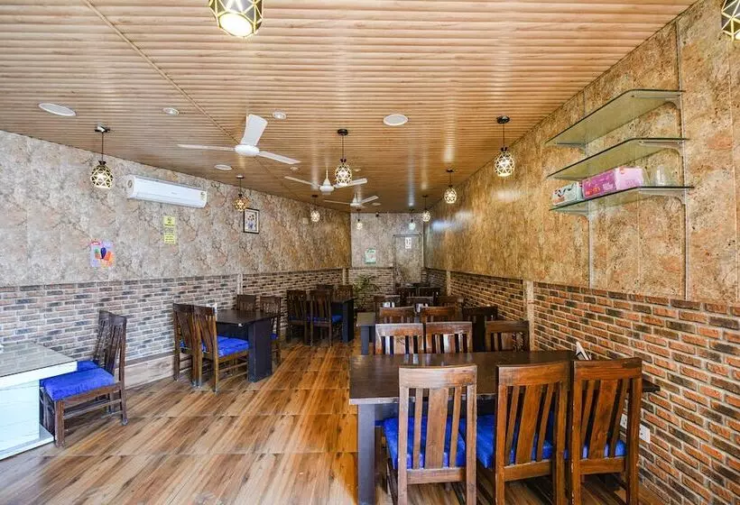 Fabhotel Ice Berg