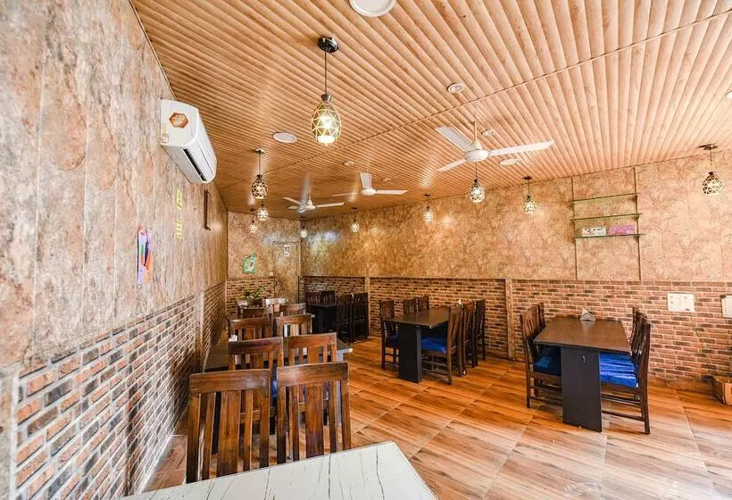 Fabhotel Ice Berg