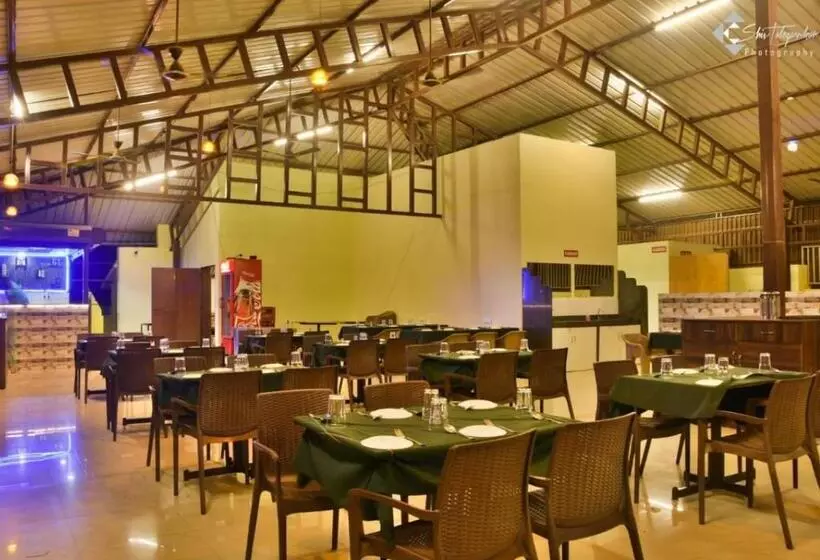 ホテル Nk S Silver Mine Resto Bar & Lodge Chikhalse