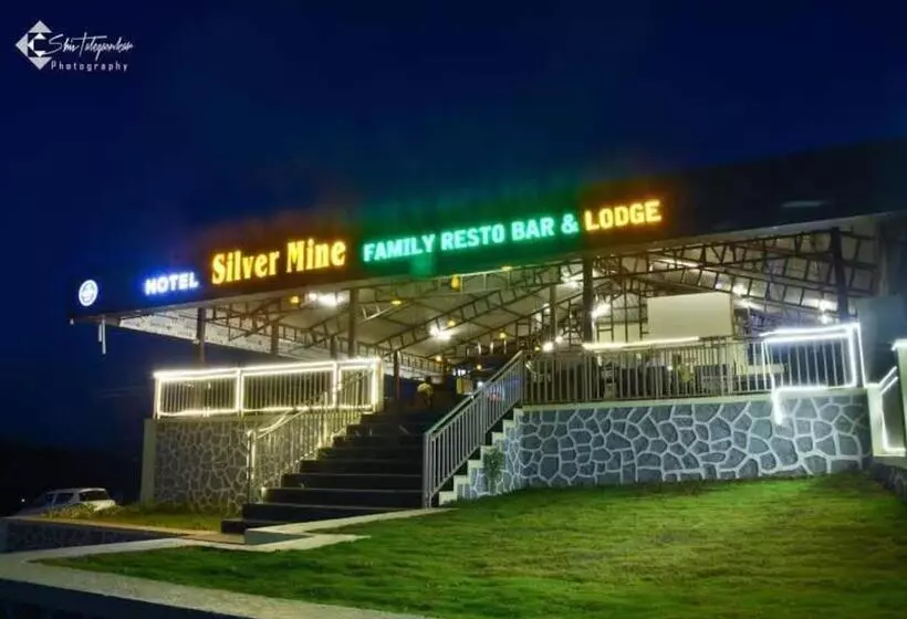 ホテル Nk S Silver Mine Resto Bar & Lodge Chikhalse