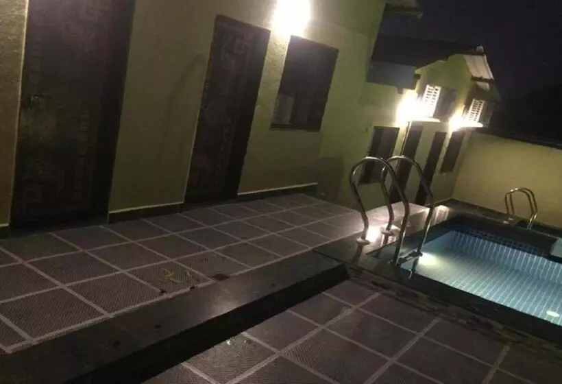 ホテル Nk S Silver Mine Resto Bar & Lodge Chikhalse
