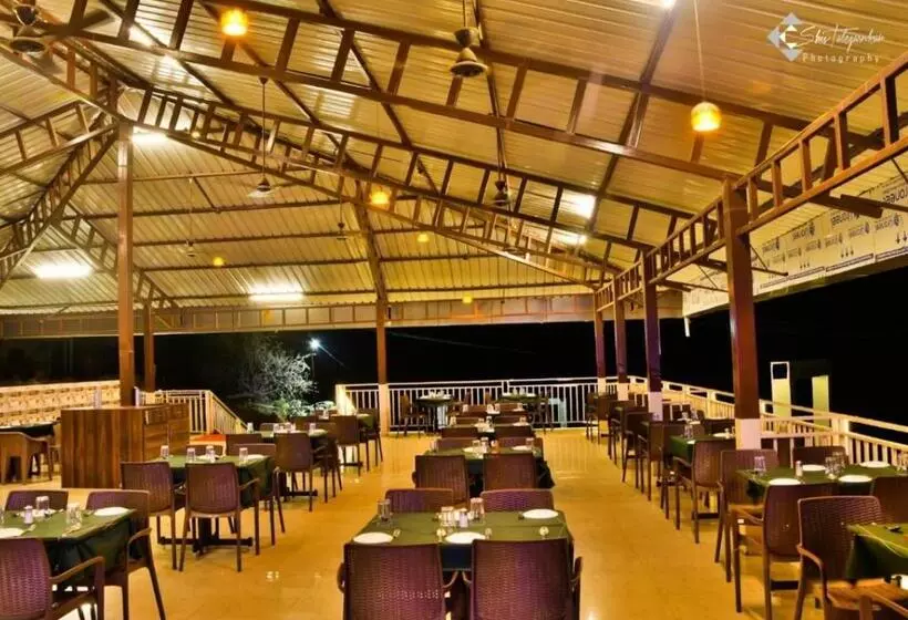 ホテル Nk S Silver Mine Resto Bar & Lodge Chikhalse
