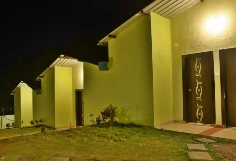 ホテル Nk S Silver Mine Resto Bar & Lodge Chikhalse