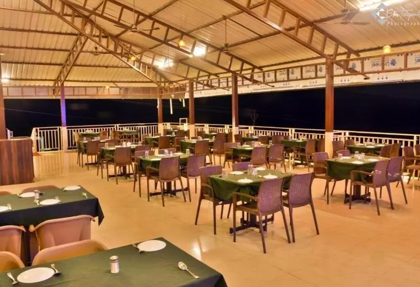 ホテル Nk S Silver Mine Resto Bar & Lodge Chikhalse