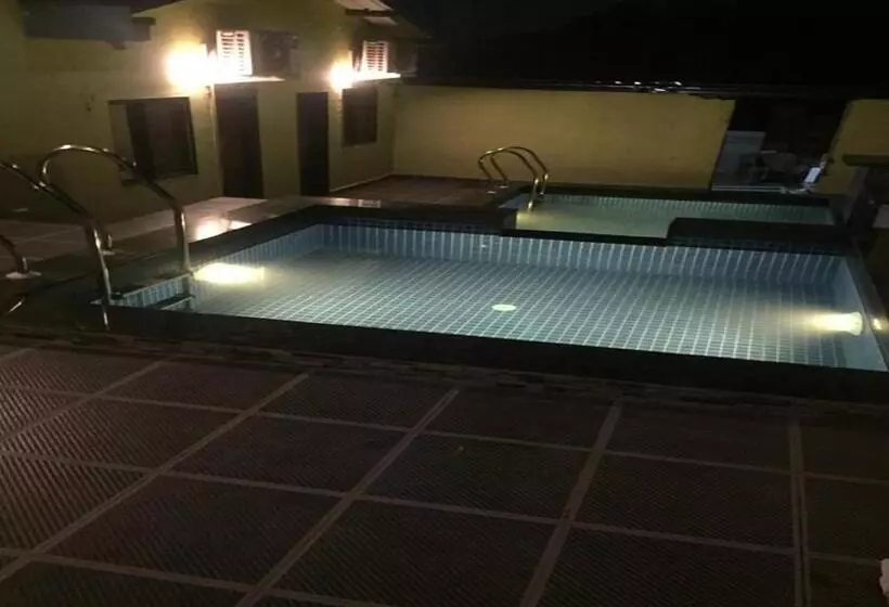 ホテル Nk S Silver Mine Resto Bar & Lodge Chikhalse